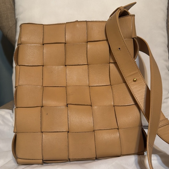 Bottega Veneta Cassette Crossbody with adjustable strap and dust bag - Picture 5 of 5